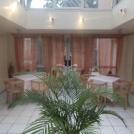Hotel Le Village 2*