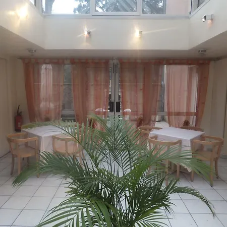 Hotel Le Village Gif-sur-Yvette