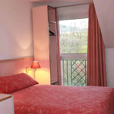 Le Village Hotel 2*