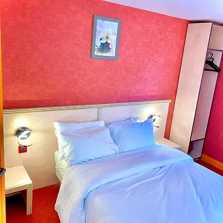 Le Village Hotel 2*