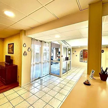 Le Village Hotel