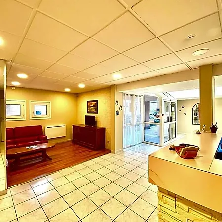 Le Village Hotel Gif-sur-Yvette