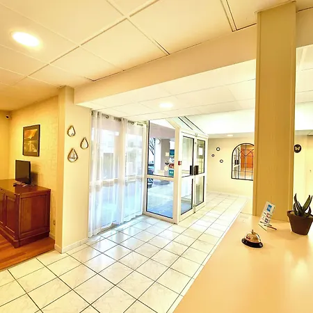 Le Village Hotel