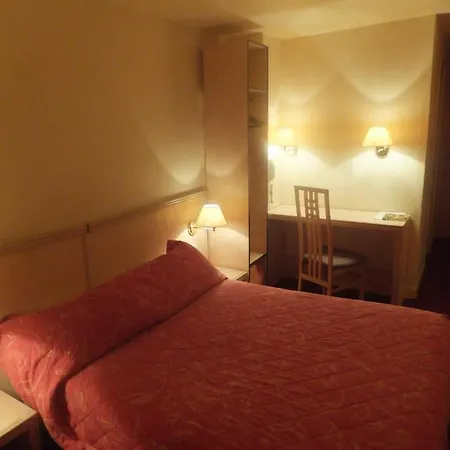 Le Village Hotel Gif-sur-Yvette