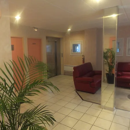 Le Village Hotel Gif-sur-Yvette